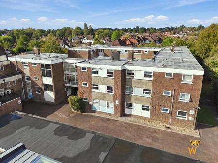 2 bedroom Flat for sale in Hutton Road, Shenfield, CM15