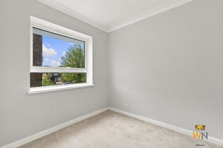 2 bedroom Flat for sale in Hutton Road, Shenfield, CM15