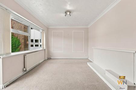 2 bedroom Flat for sale in Hutton Road, Shenfield, CM15