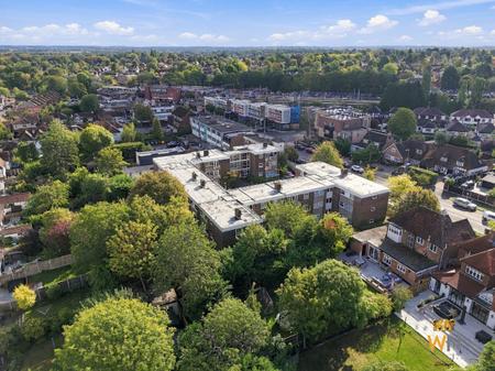 2 bedroom Flat for sale in Hutton Road, Shenfield, CM15