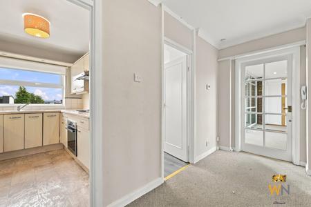 2 bedroom Flat for sale in Hutton Road, Shenfield, CM15