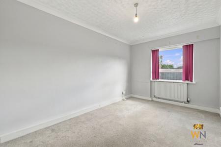 2 bedroom Flat for sale in Hutton Road, Shenfield, CM15