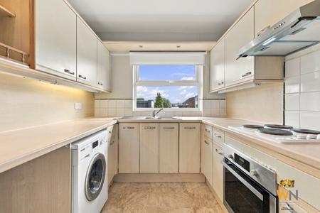 2 bedroom Flat for sale in Hutton Road, Shenfield, CM15