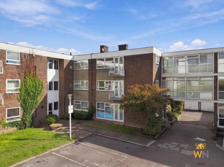 2 bedroom Flat for sale in Hutton Road, Shenfield, CM15