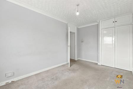 2 bedroom Flat for sale in Hutton Road, Shenfield, CM15