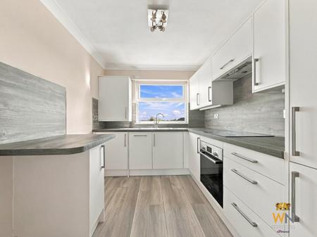 2 bedroom Flat for sale in Hutton Road, Shenfield, CM15