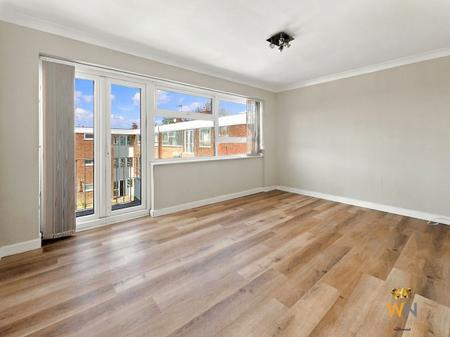 2 bedroom Flat for sale in Hutton Road, Shenfield, CM15