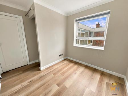 2 bedroom Flat for sale in Hutton Road, Shenfield, CM15