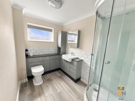 2 bedroom Flat for sale in Hutton Road, Shenfield, CM15