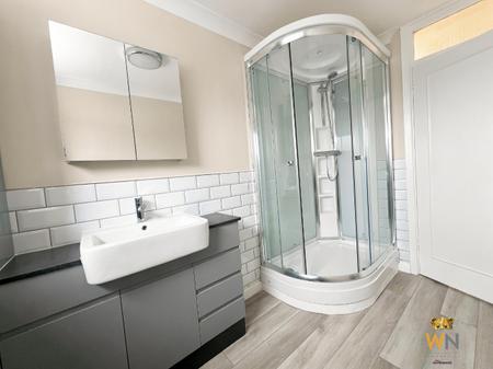 2 bedroom Flat for sale in Hutton Road, Shenfield, CM15