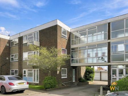 2 bedroom Flat for sale in Hutton Road, Shenfield, CM15