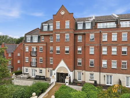 2 bedroom Apartment for sale in Kipling Close, Warley, Brentwood, CM14