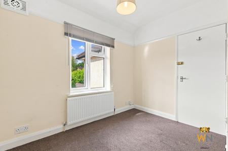 6 bedroom Semi-detached house for sale in Loftin Way, Chelmsford, CM2