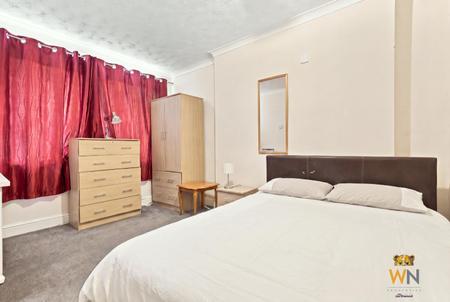 6 bedroom Semi-detached house for sale in Loftin Way, Chelmsford, CM2