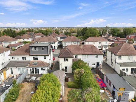 6 bedroom Semi-detached house for sale in Loftin Way, Chelmsford, CM2