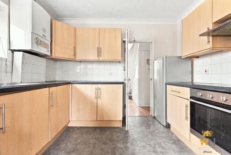 6 bedroom Semi-detached house for sale in Loftin Way, Chelmsford, CM2