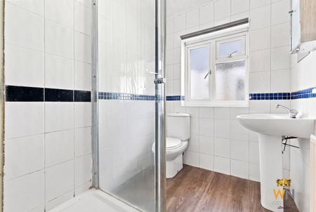 6 bedroom Semi-detached house for sale in Loftin Way, Chelmsford, CM2