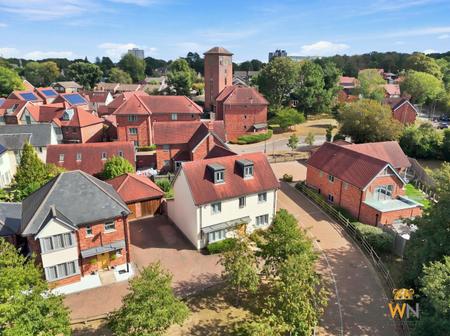 5 bedroom Detached house for sale in Magnolia Crescent, Great Warley, Brentwood, CM13