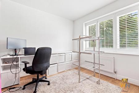 5 bedroom Detached house for sale in Magnolia Crescent, Great Warley, Brentwood, CM13