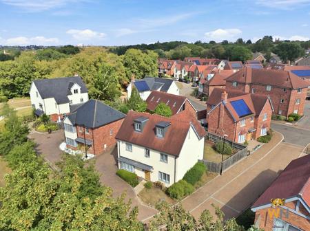 5 bedroom Detached house for sale in Magnolia Crescent, Great Warley, Brentwood, CM13