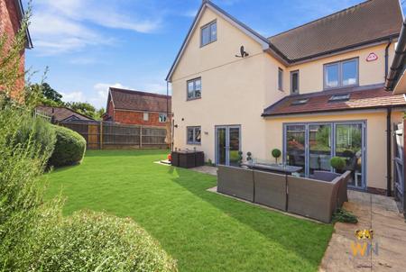 5 bedroom Detached house for sale in Magnolia Crescent, Great Warley, Brentwood, CM13