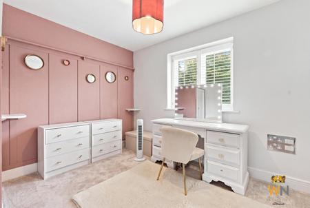 5 bedroom Detached house for sale in Magnolia Crescent, Great Warley, Brentwood, CM13