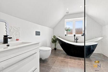 5 bedroom Detached house for sale in Magnolia Crescent, Great Warley, Brentwood, CM13