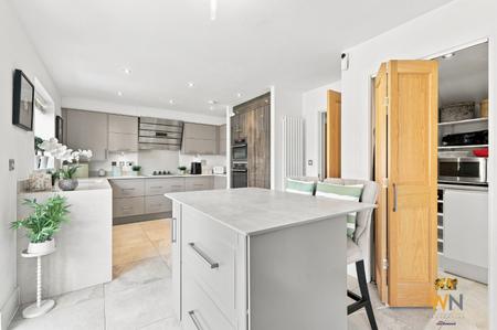 5 bedroom Detached house for sale in Magnolia Crescent, Great Warley, Brentwood, CM13