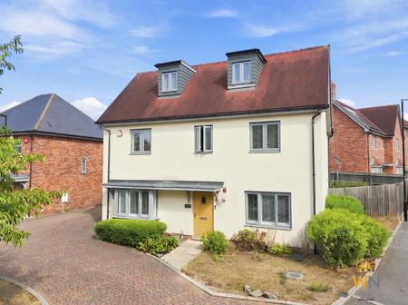 5 bedroom Detached house for sale in Magnolia Crescent, Great Warley, Brentwood, CM13