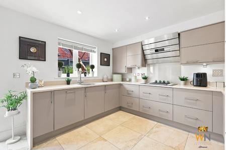 5 bedroom Detached house for sale in Magnolia Crescent, Great Warley, Brentwood, CM13