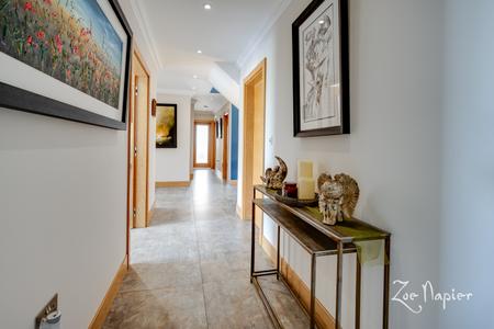 6 bedroom Detached house for sale in Romford