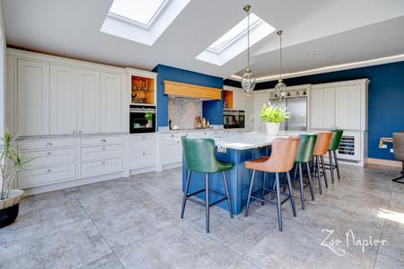 6 bedroom Detached house for sale in Romford