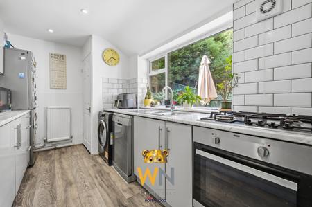 5 bedroom Terraced House for sale in Rayleigh Road, Hutton, Brentwood, CM13