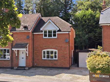 2 bedroom Terraced House for sale in Rayleigh Road, Hutton, Brentwood, CM13