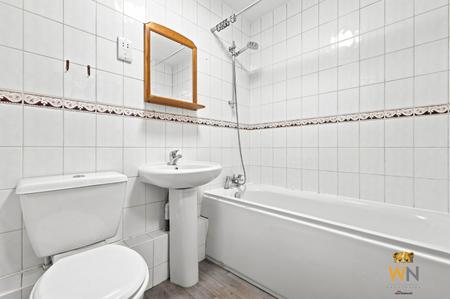 2 bedroom Flat for sale in Rayleigh Road, Hutton, Brentwood, CM13