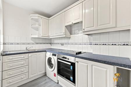 2 bedroom Flat for sale in Rayleigh Road, Hutton, Brentwood, CM13