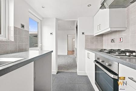 2 bedroom Terraced House for sale in Springfield Road, Chelmsford, CM2