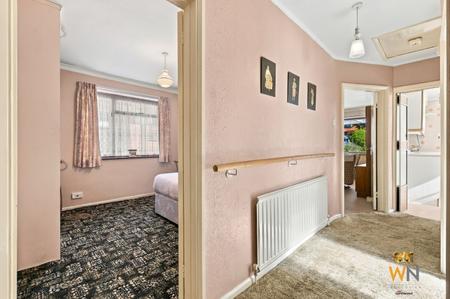 2 bedroom Bungalow for sale in St Mary's Avenue, Shenfield, CM15