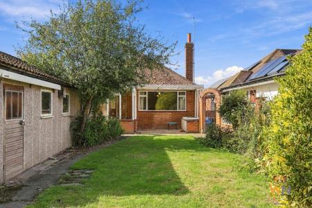 2 bedroom Bungalow for sale in St Mary's Avenue, Shenfield, CM15
