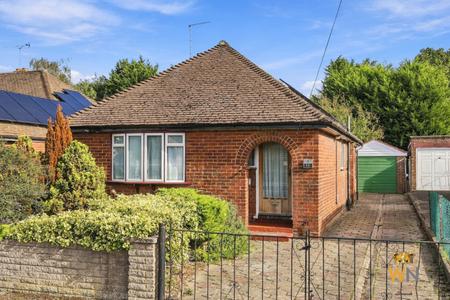 2 bedroom Bungalow for sale in St Mary's Avenue, Shenfield, CM15