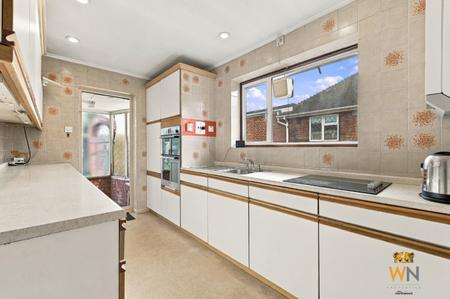 2 bedroom Bungalow for sale in St Mary's Avenue, Shenfield, CM15