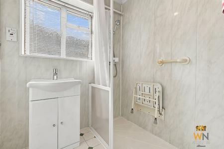 2 bedroom Bungalow for sale in St Mary's Avenue, Shenfield, CM15