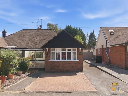 3 bedroom Semi-detached bungalow for sale in St. Marys Avenue, Shenfield, Brentwood, CM15