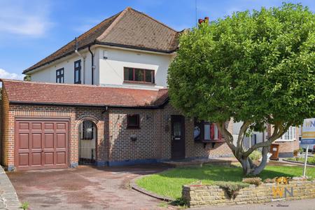 4 bedroom Detached house for sale in Surman Crescent, Hutton, Brentwood, CM13