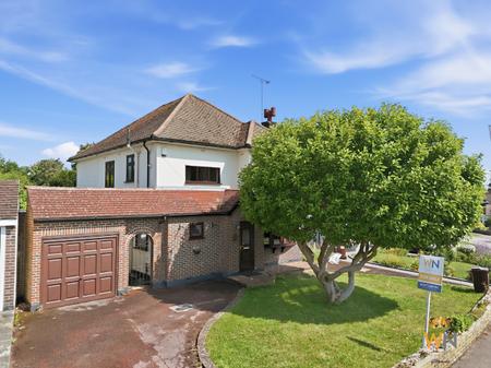 4 bedroom Detached house for sale in Surman Crescent, Hutton, Brentwood, CM13