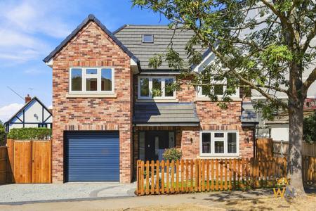 4 bedroom Detached house for sale in Tennyson Road, Brentwood, CM13