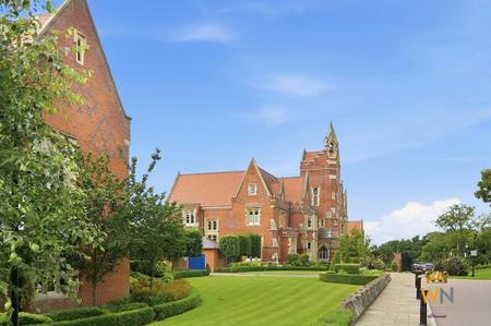 3 bedroom Flat for sale in The Galleries, Warley, Brentwood, CM14