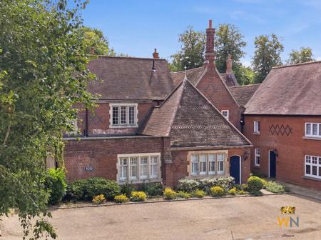 3 bedroom Flat for sale in The Galleries, Warley, Brentwood, CM14