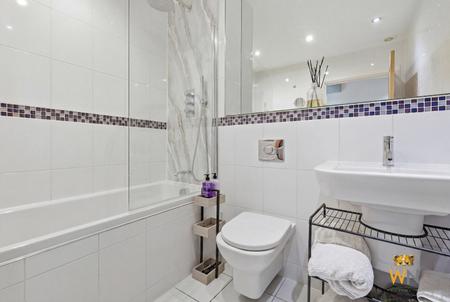 3 bedroom Flat for sale in The Galleries, Warley, Brentwood, CM14