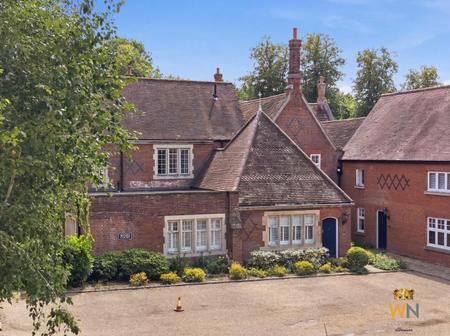 3 bedroom Flat for sale in The Galleries, Warley, Brentwood, CM14